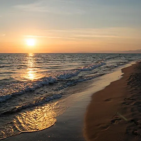 Villino San Martino 350m Dal Mare With Covered Parking В'яреджо