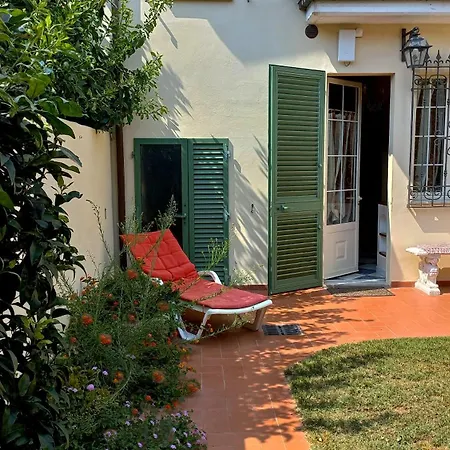 Villino San Martino 350m Dal Mare With Covered Parking В'яреджо