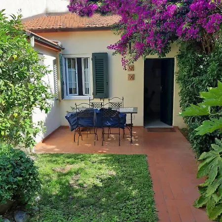Holiday home Villino San Martino 350m Dal Mare With Covered Parking Viareggio