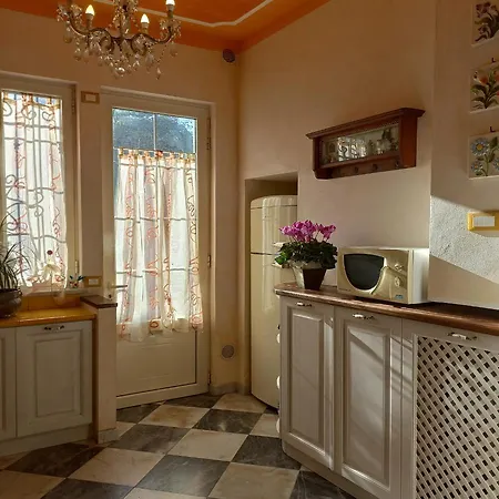 Villino San Martino 350m Dal Mare With Covered Parking Holiday home Viareggio