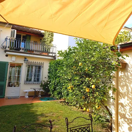 ヴィラ Villino San Martino 350m Dal Mare With Covered Parking ヴィアレッジョ